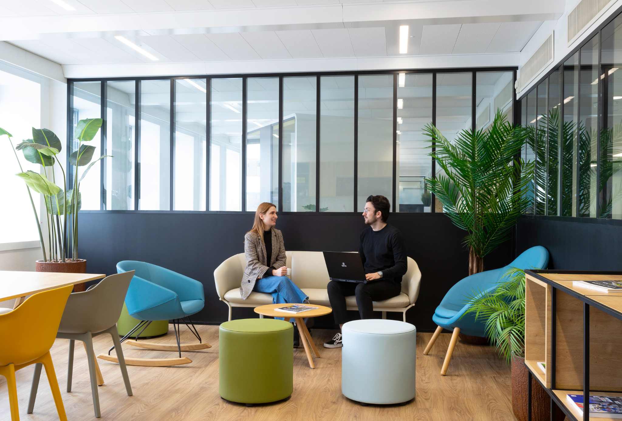 Aménagement des espaces de travail Niterra par Ronnsquare