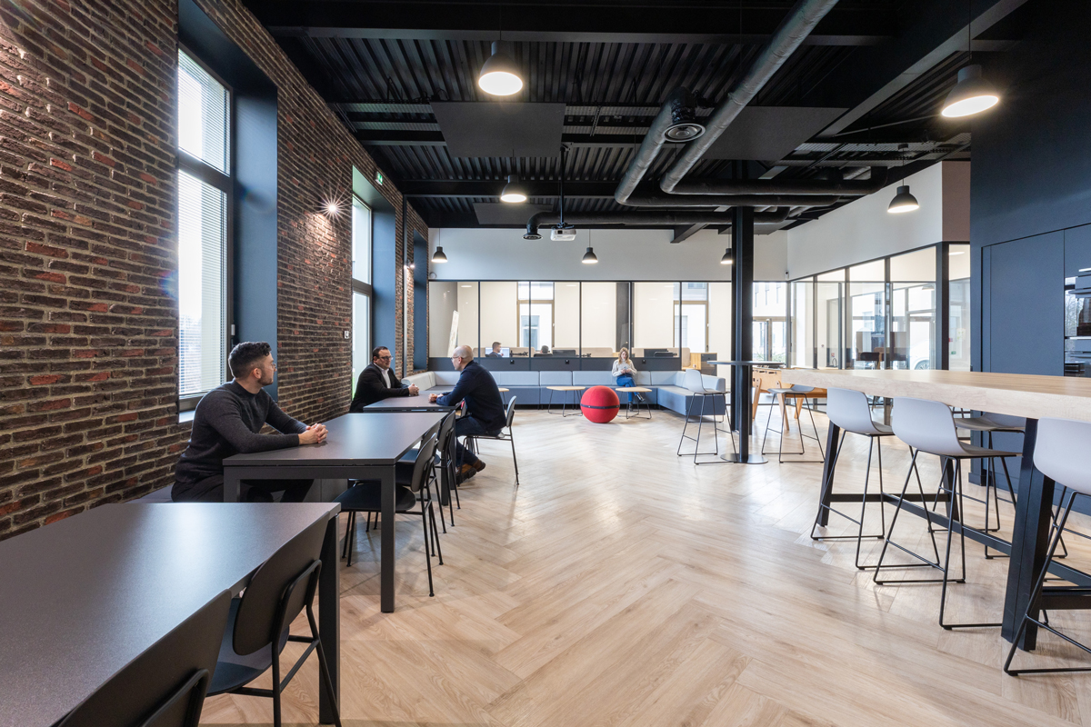 Espace de travail aménagé par Ronnsquare