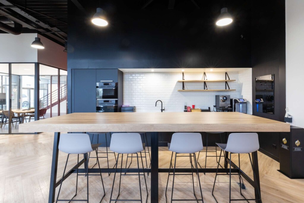 Aménagement intérieur des bureaux ARNEG par Ronnsquare