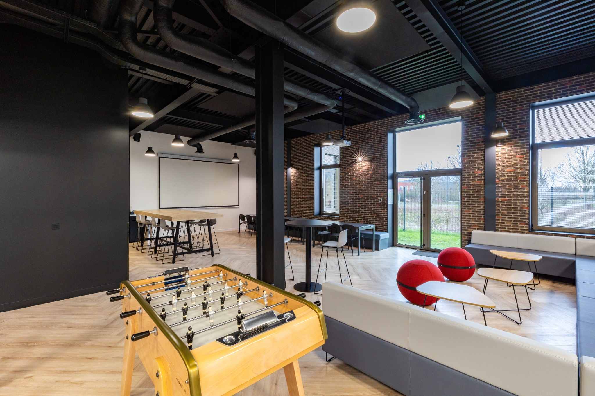 Réalisation des bureaux ARNEG par Ronnsquare