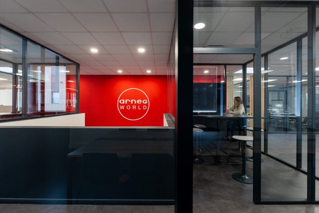 Aménagement des espaces de travail ARNEG par Ronnsquare
